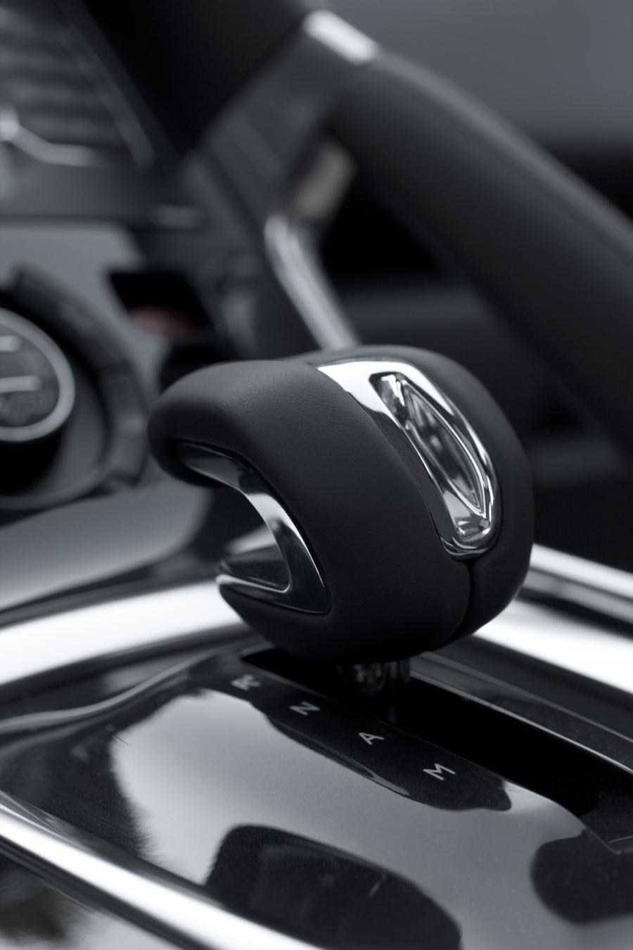  Peugeot 3008 HYbrid4 2010 года  (фото 3 из 35)